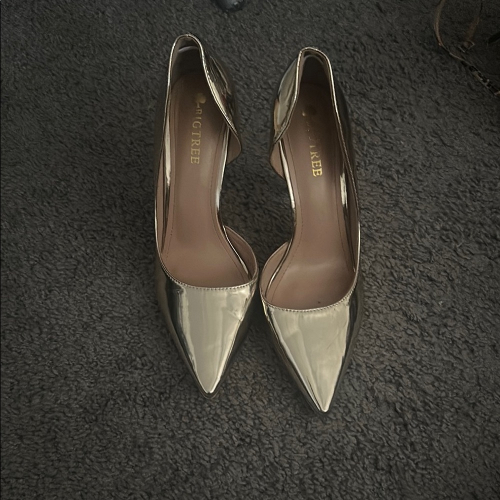 Gold Stiletto Heels with Glossy Finish